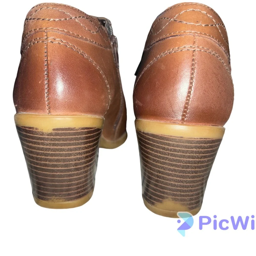Earth Lina Austin Womans 9 Camel Cognac Color Ankle Booties